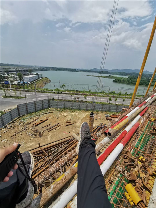 未央区作业中发生设备损坏或人员意外，责任怎么划分？